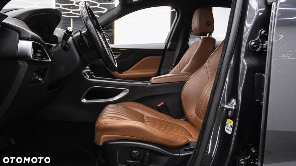 Jaguar F-Pace - 22