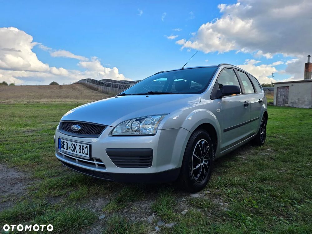 Ford Focus 1.6 16V Ambiente - 2