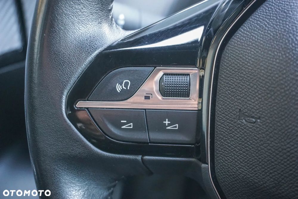Peugeot 2008 1.2 PureTech Allure S&S - 12