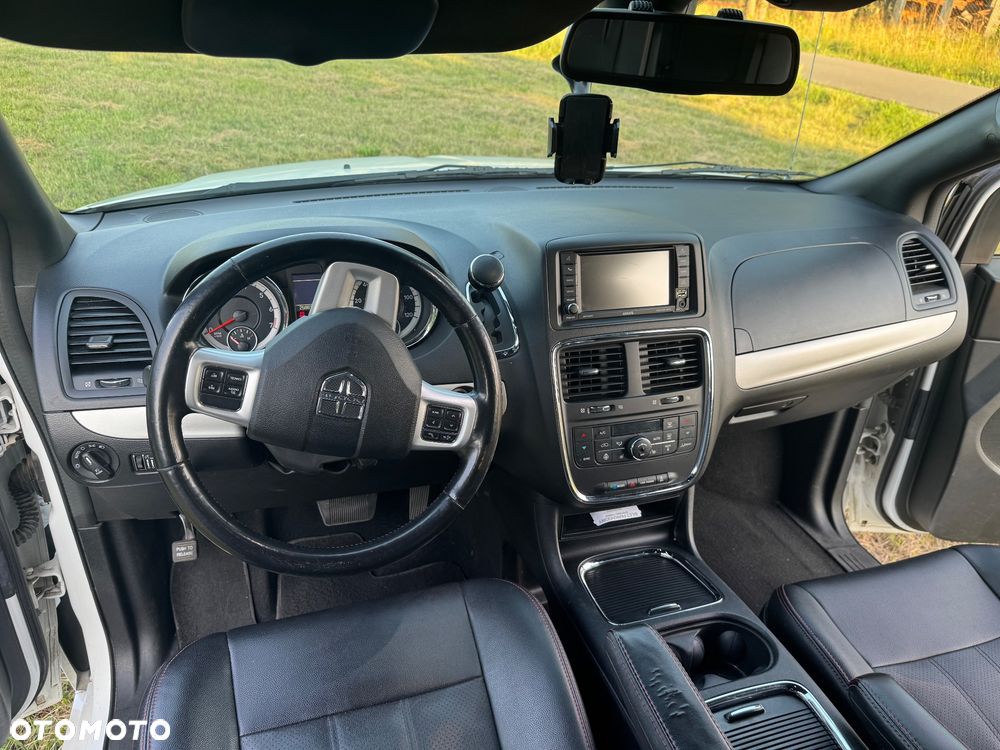 Dodge Grand Caravan 3.6 R/T - 27