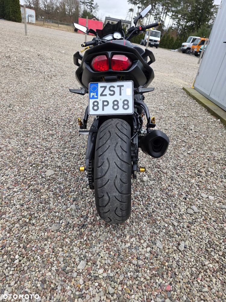 Yamaha FZ8 - 6