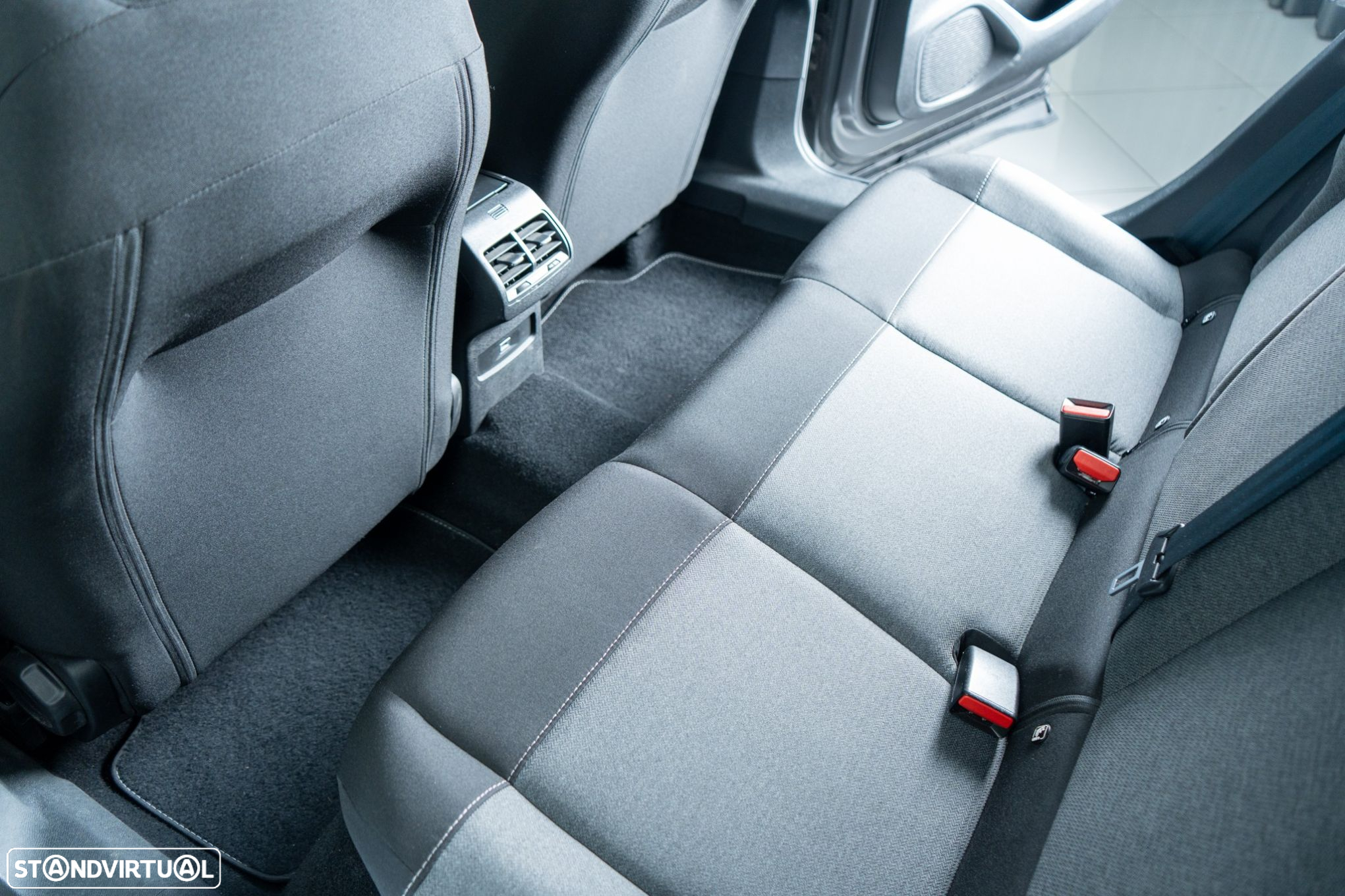 Citroën C4 PureTech 130 Stop&Start EAT8 SHINE - 12