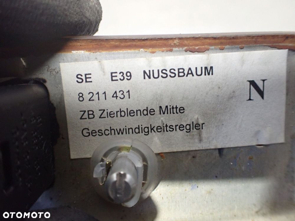 LISTWA OZDOBNA DESKI ROZDZIELCZEJ BMW 528 2.8 8211431 - 5