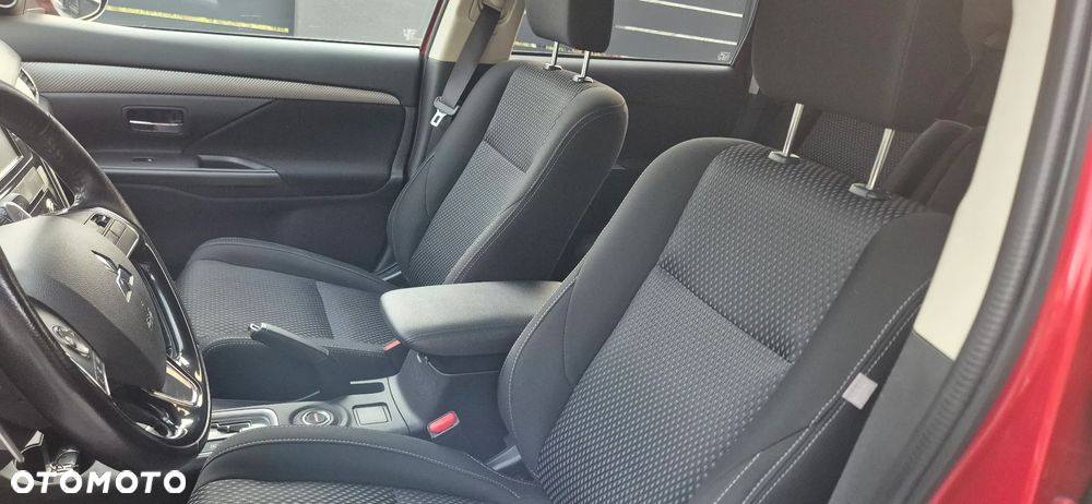 Mitsubishi Outlander 2.0 Intense + 4WD CVT - 32