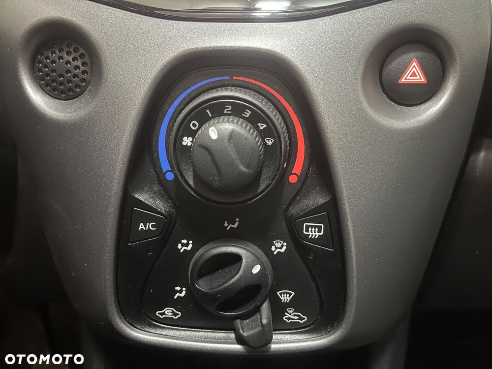 Toyota Aygo x-clusiv - 15