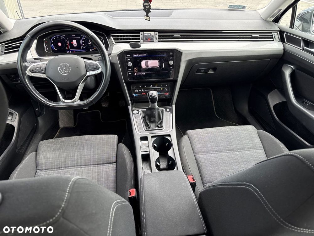 Volkswagen Passat - 19
