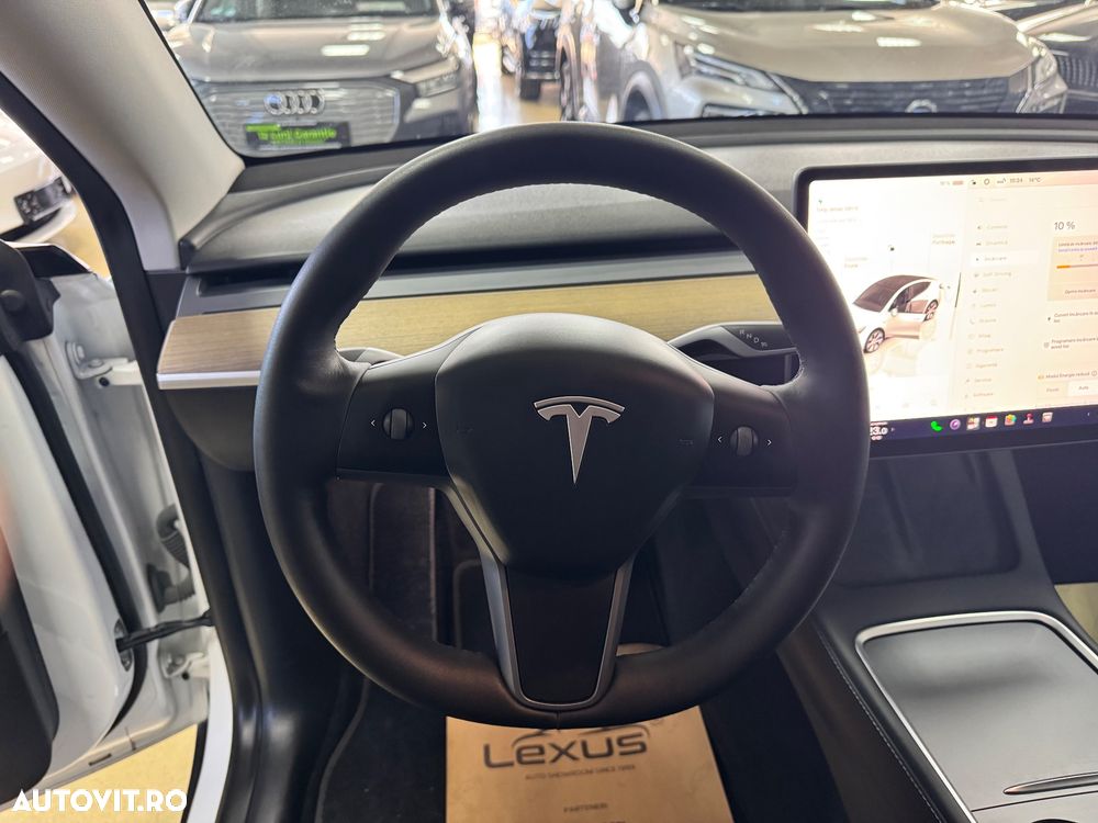 Tesla Model Y Long Range Dual Motor AWD - 17