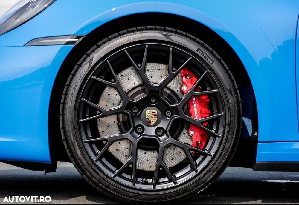 Porsche 911 Carrera 4 GTS PDK - 5