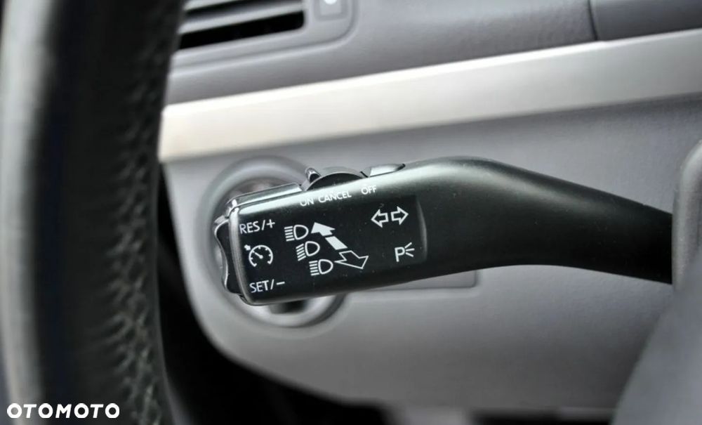 Volkswagen Touran - 10
