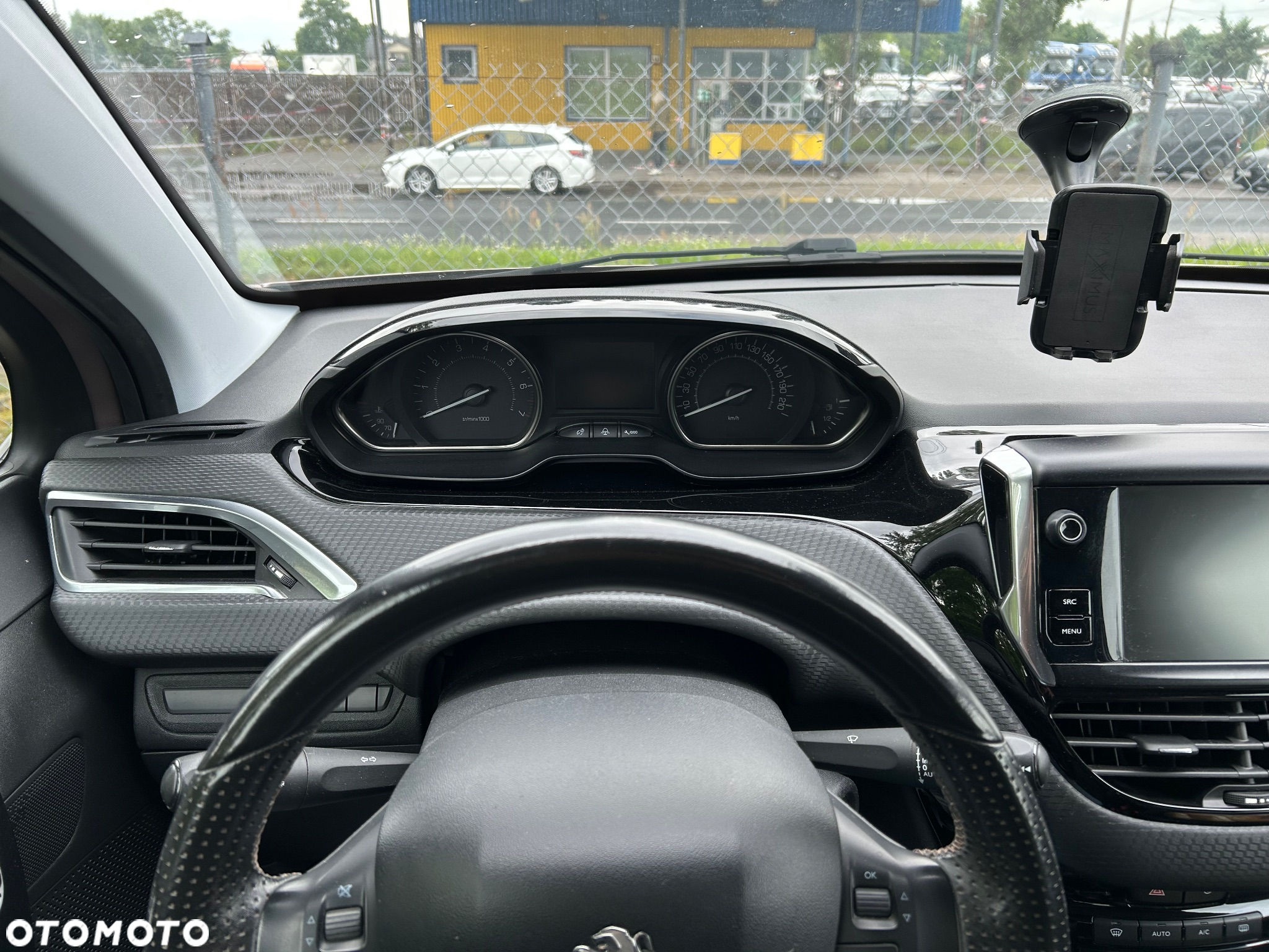 Peugeot 208 - 10