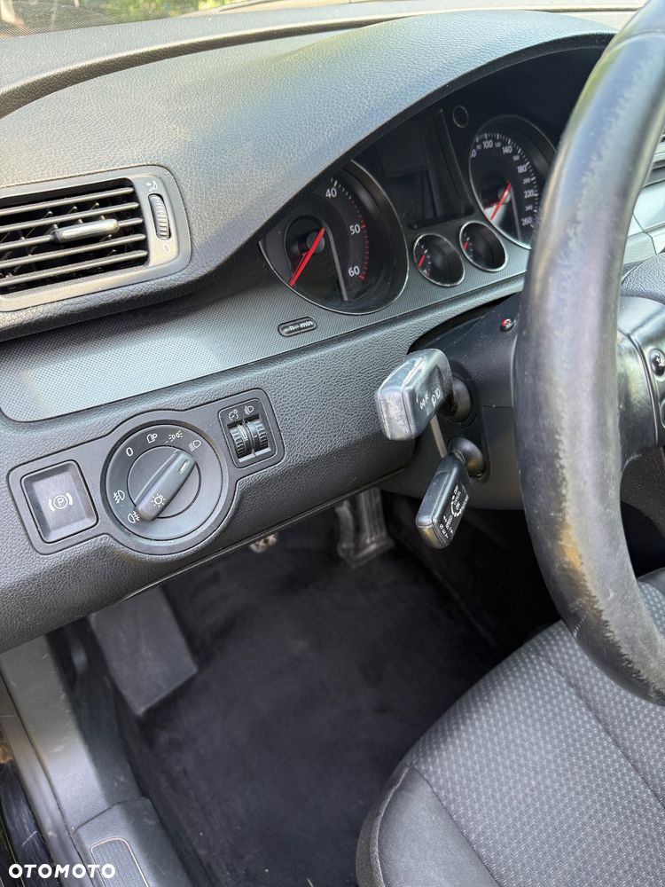 Volkswagen Passat 1.9 TDI Comfortline - 9