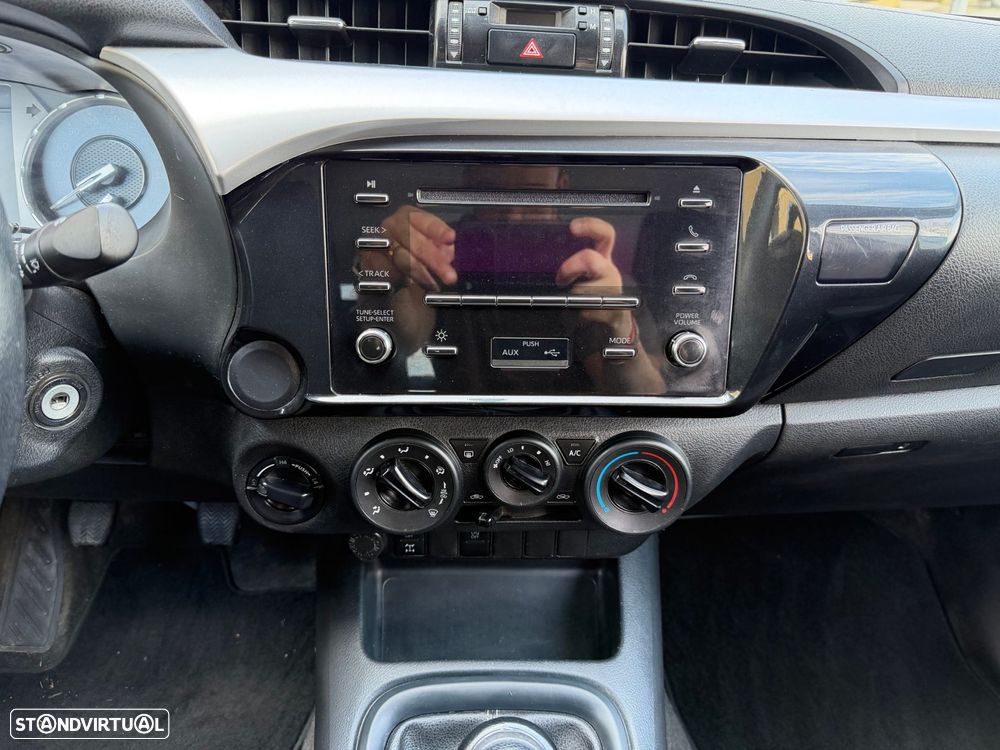 Toyota Hilux 2.4 D-4D 4WD CD CH - 23