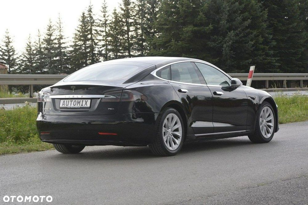 Tesla Model S - 9