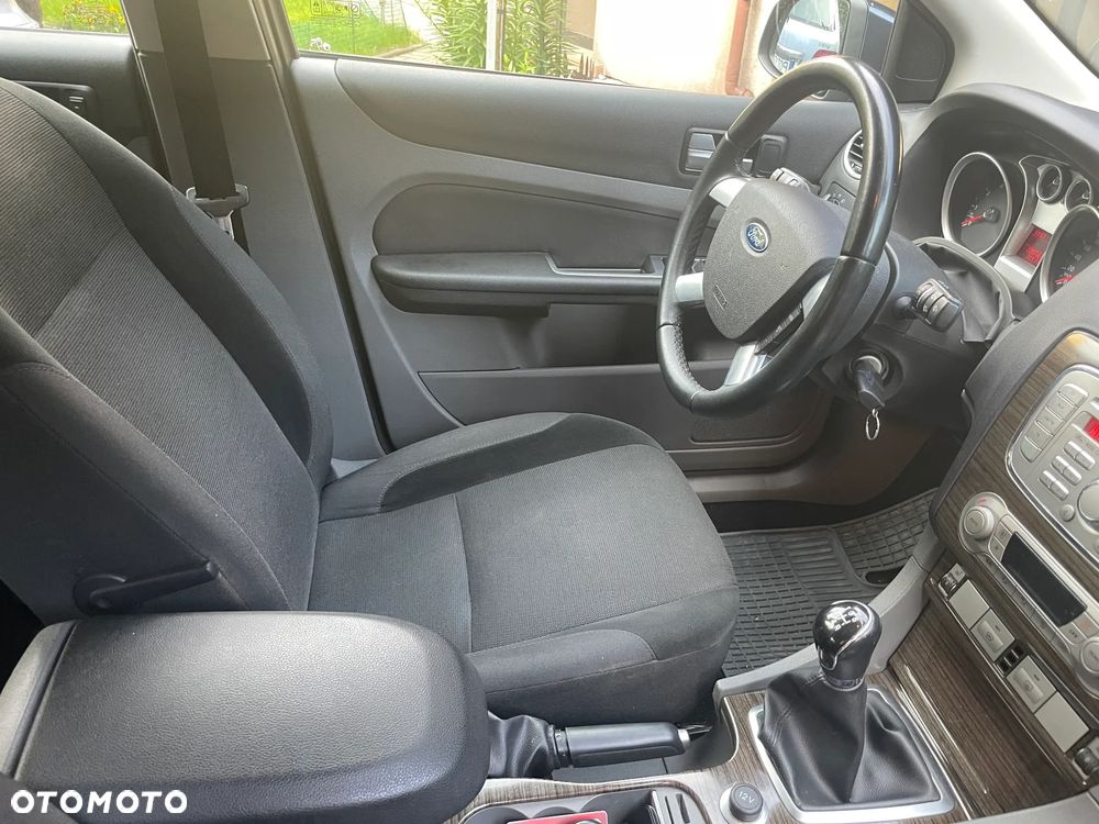 Ford Focus Ghia - 15