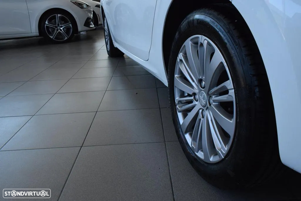 Peugeot 208 1.2 PureTech Signature - 45