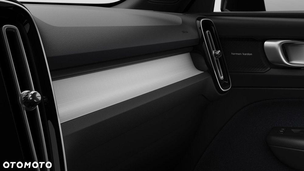 Volvo XC 40 B3 Plus Dark - 12