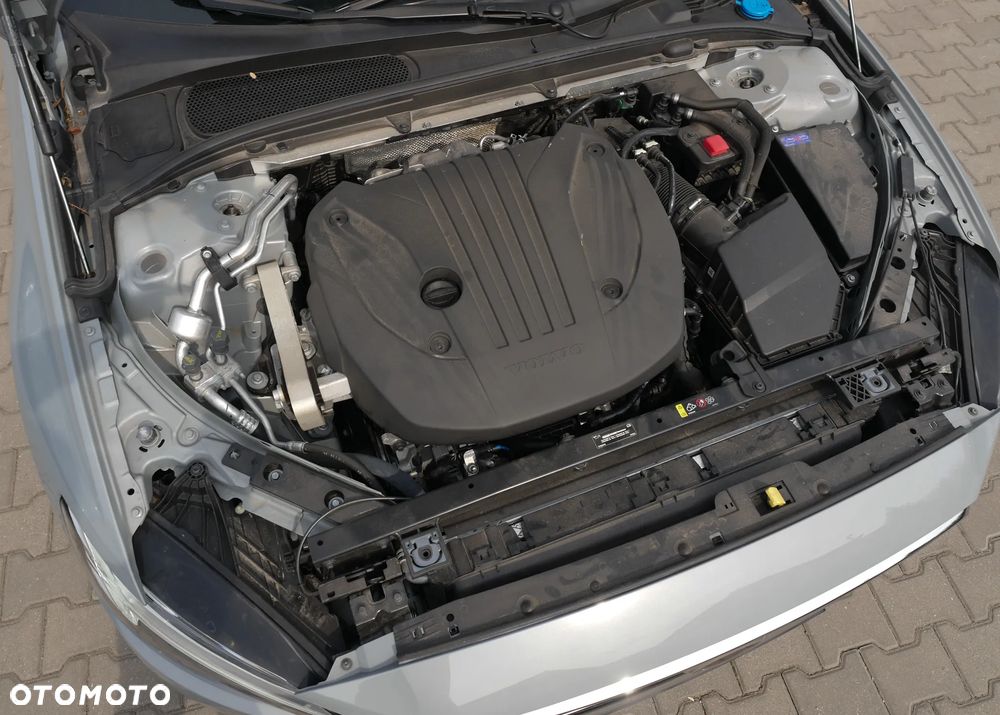 Volvo V60 B3 B DKG Momentum Pro - 27