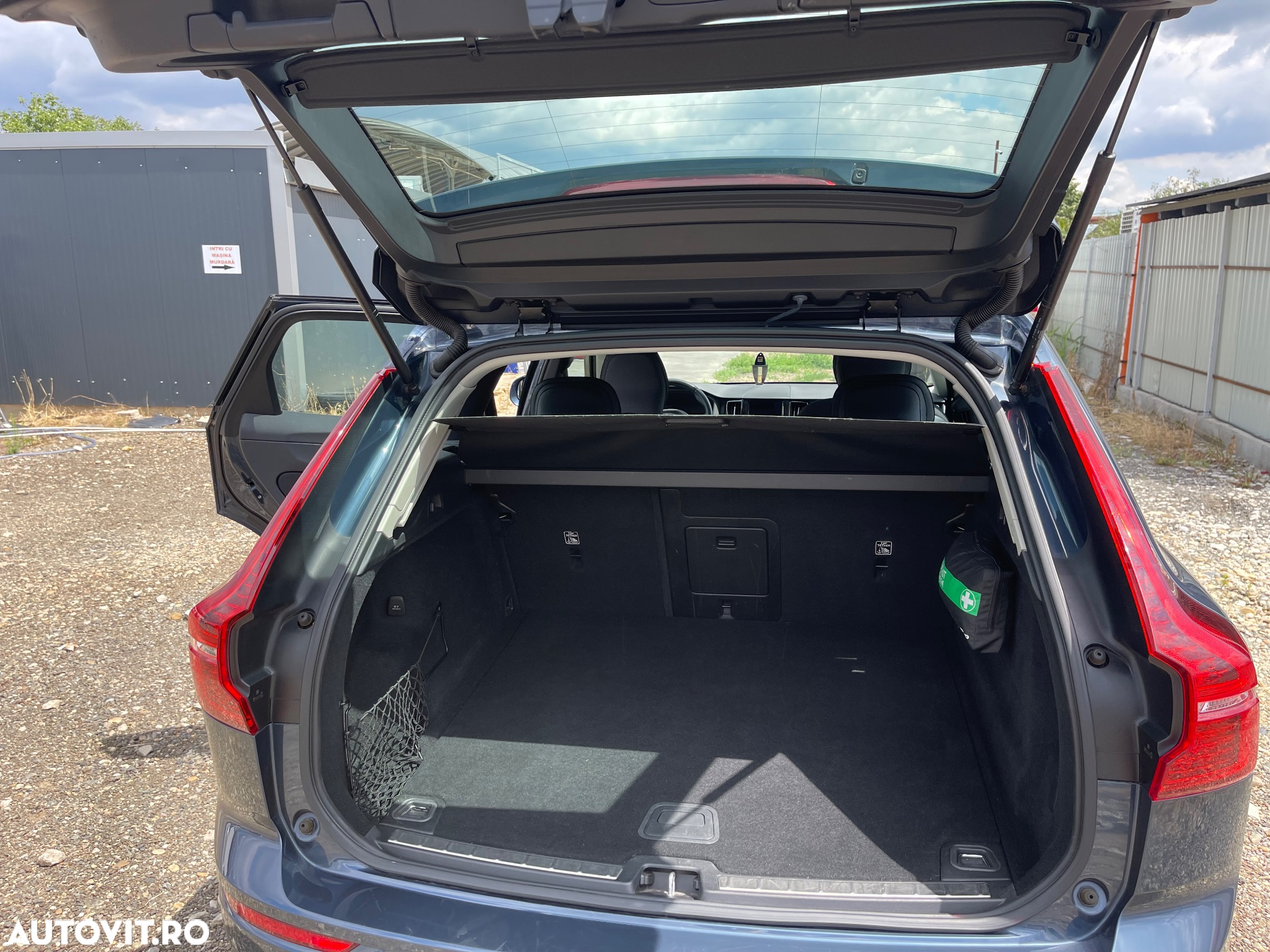 Volvo XC 60 B4 MHEV AT8 AWD Momentum Pro - 3