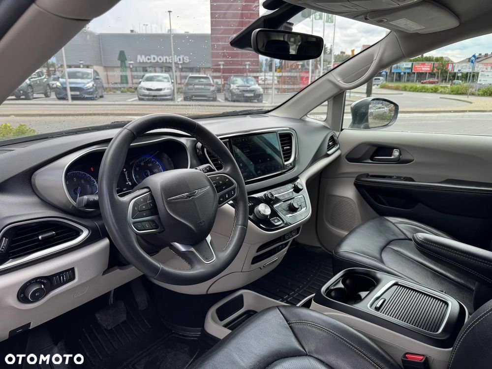 Chrysler Pacifica - 24