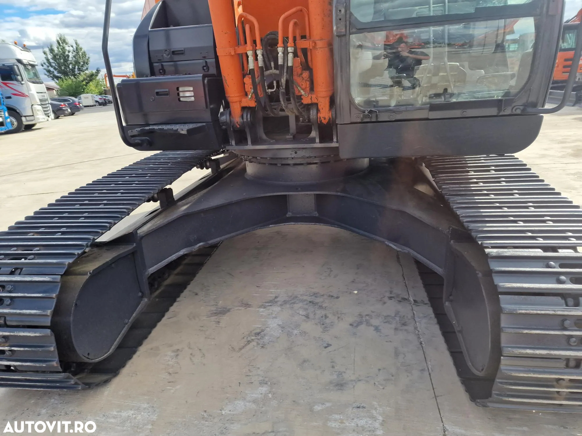Hitachi ZX210, 23t, cupa 1,3mc NOUA, 12.487h-46900 Eur+Tva, camera spate, instalatia picon, 3 pompe hidraulice HITACHI, protectie acoperis cabina, AC, produs in JAPONIA, posibilitate leasing 46.900 EUR+Tva - 12