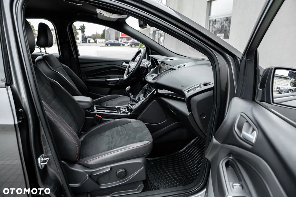 Ford Kuga 1.5 EcoBoost 2x4 ST-Line - 22