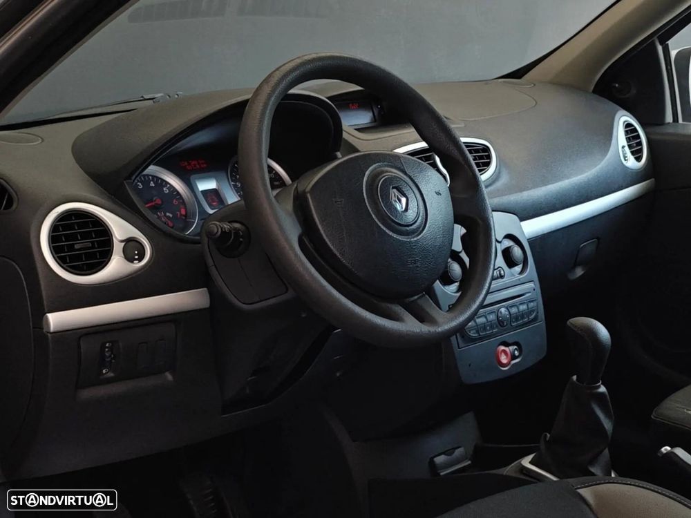 Renault Clio - 28