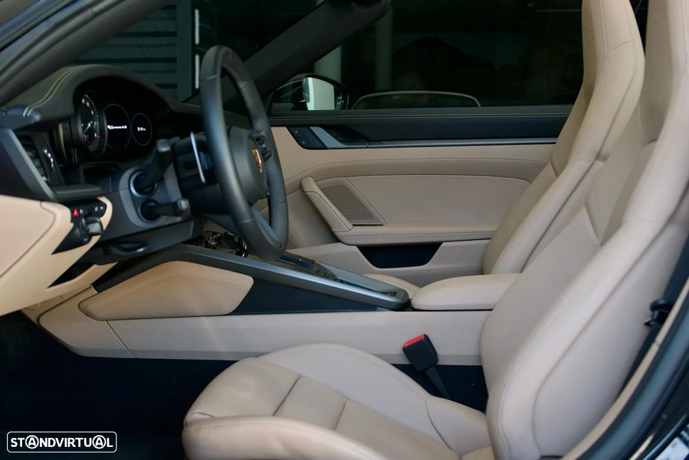 Porsche 911 (992) Carrera 4S PDK - 24