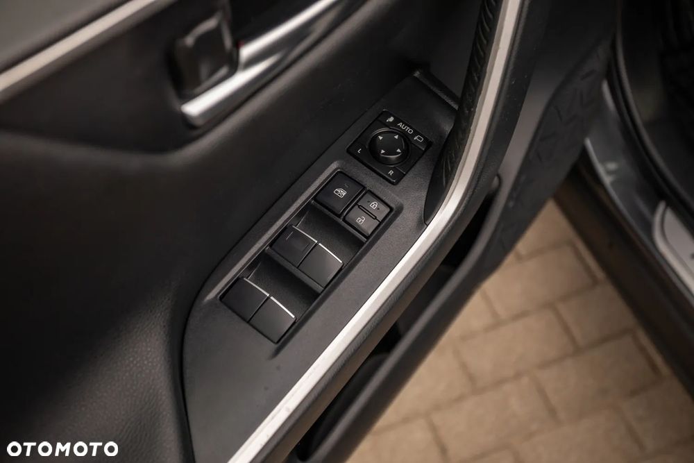 Toyota RAV4 2.5 Hybrid Black Edition by JBL 4x4 - 31