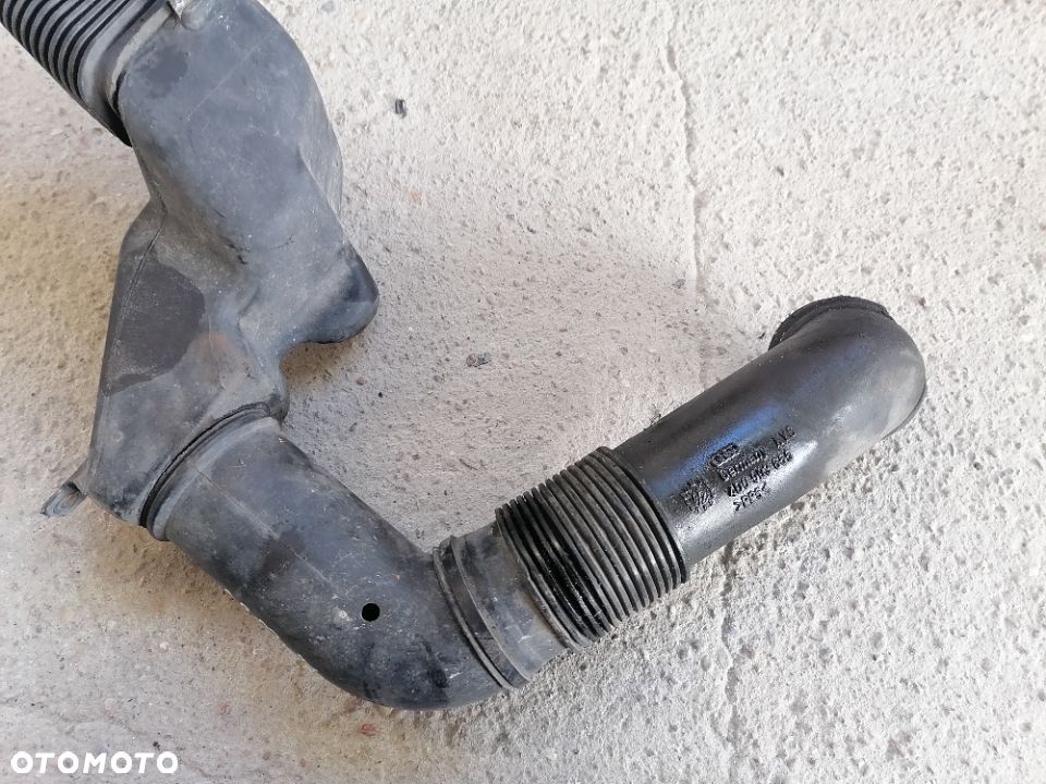 Przewód Rura Powietrza Chłodzenia Alternatora Audi A8 D2 2.8b 4D0 - 4