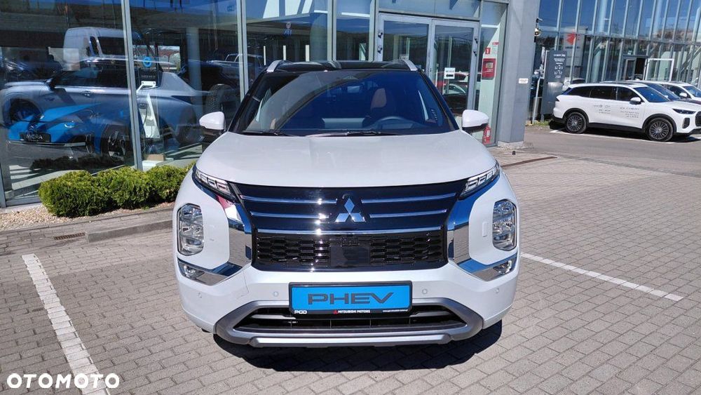 Mitsubishi Outlander - 3