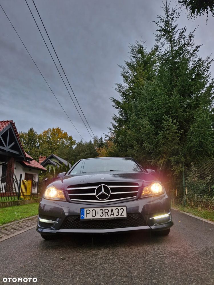 Mercedes-Benz Klasa C 250 CGI BlueEff Elegance - 2