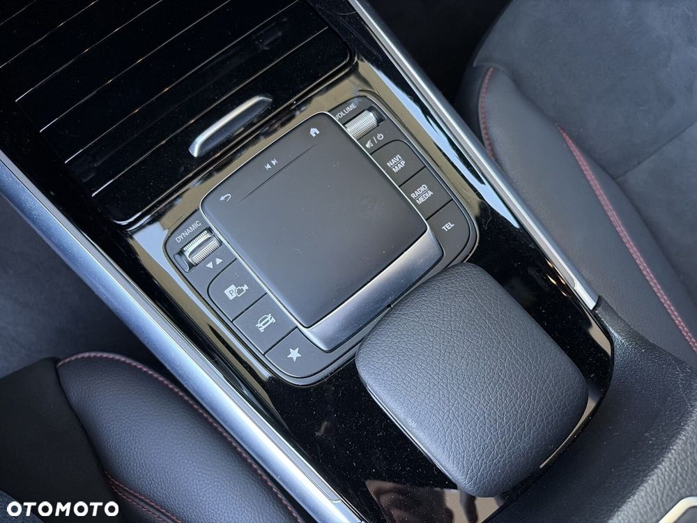 Mercedes-Benz GLA - 23