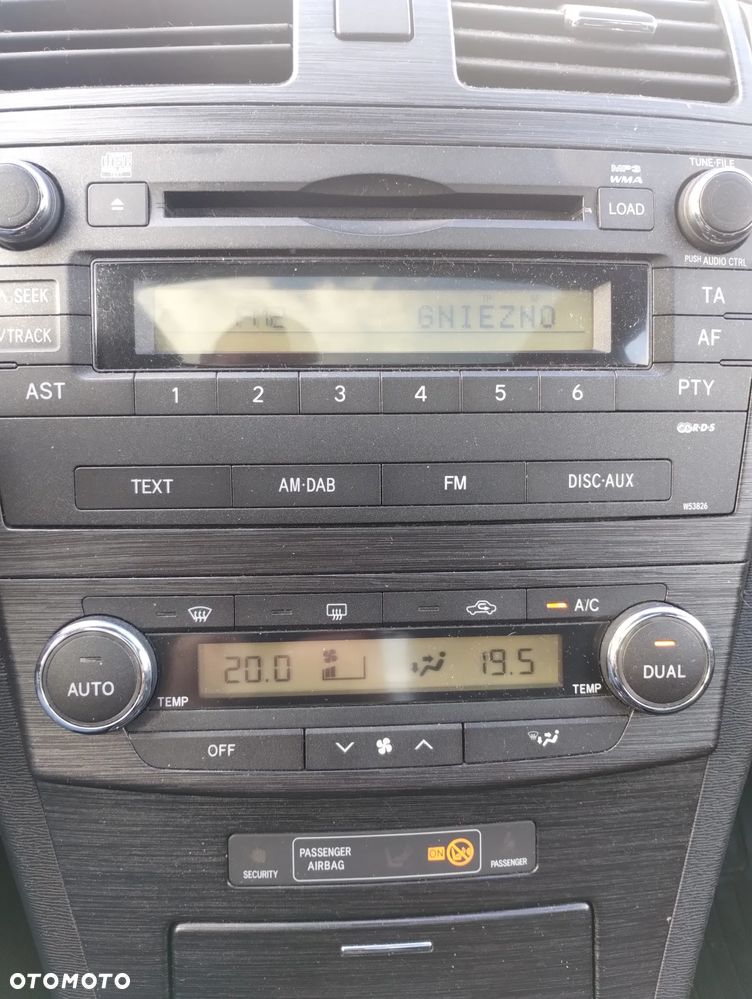 Toyota Avensis 2.0 D-4D - 12