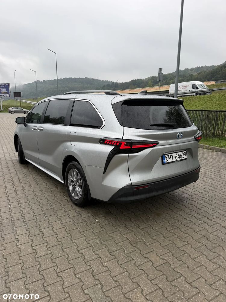 Toyota Sienna - 3