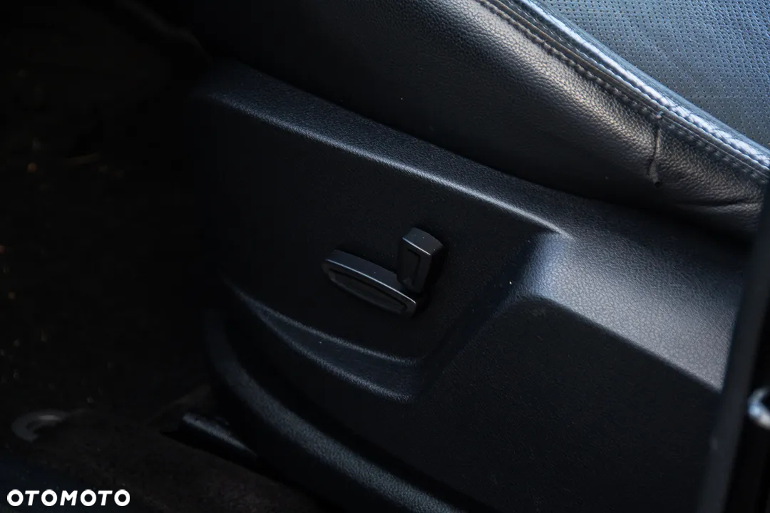 Ford S-Max 2.5 Titanium - 22