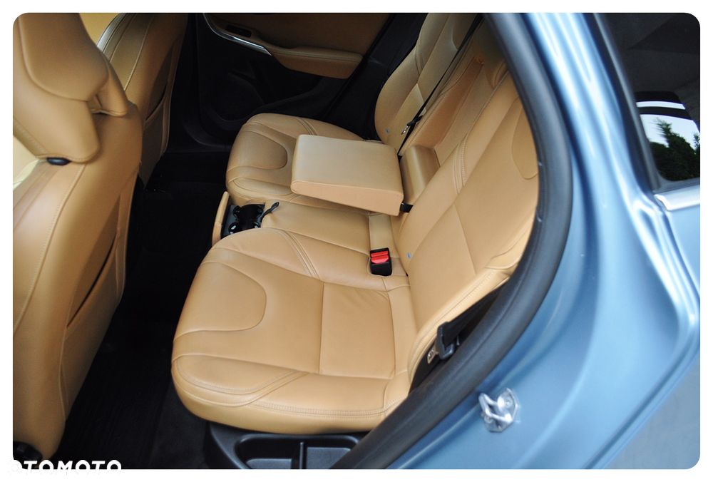 Volvo V40 T3 Inscription - 4