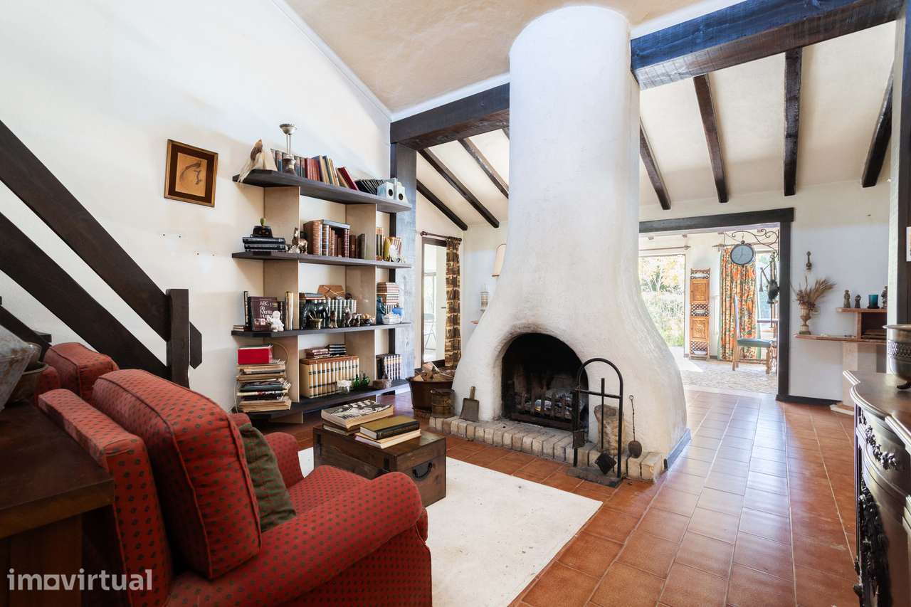 MORADIA EM SESIMBRA | PARA REMODELAÇÃO COM POTENCIAL - Grande imagem: 2/31