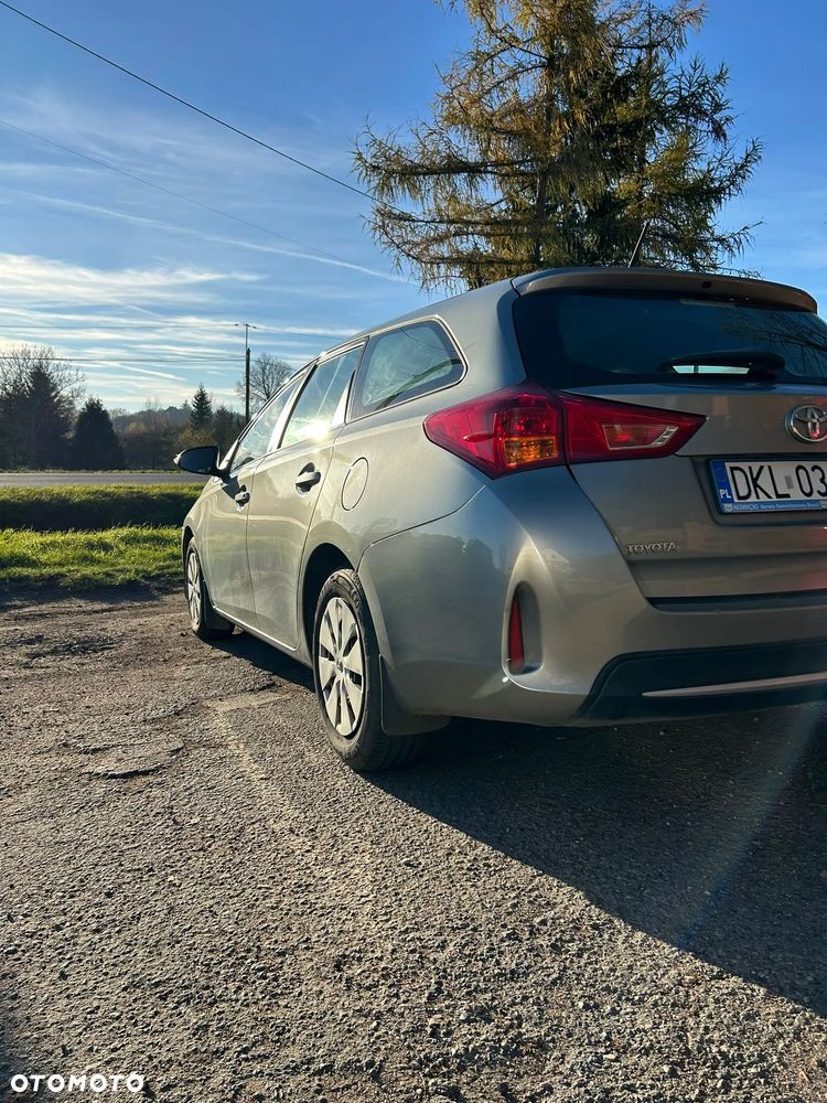 Toyota Auris 1.6 Comfort - 1