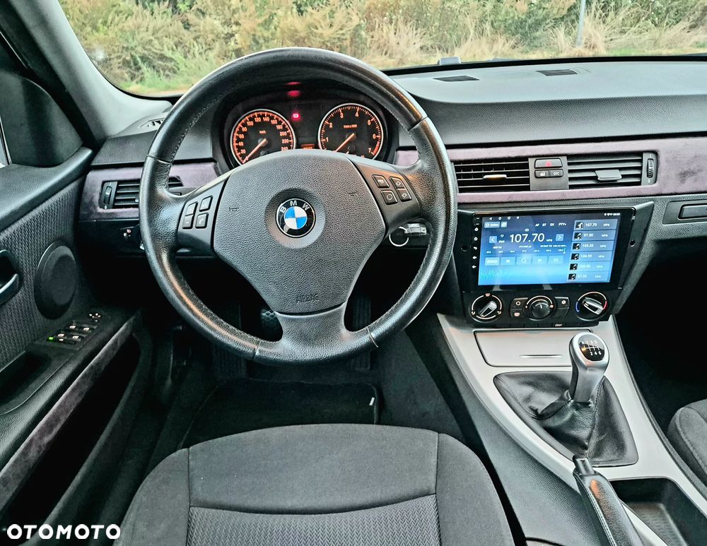 BMW Seria 3 318i Touring - 6