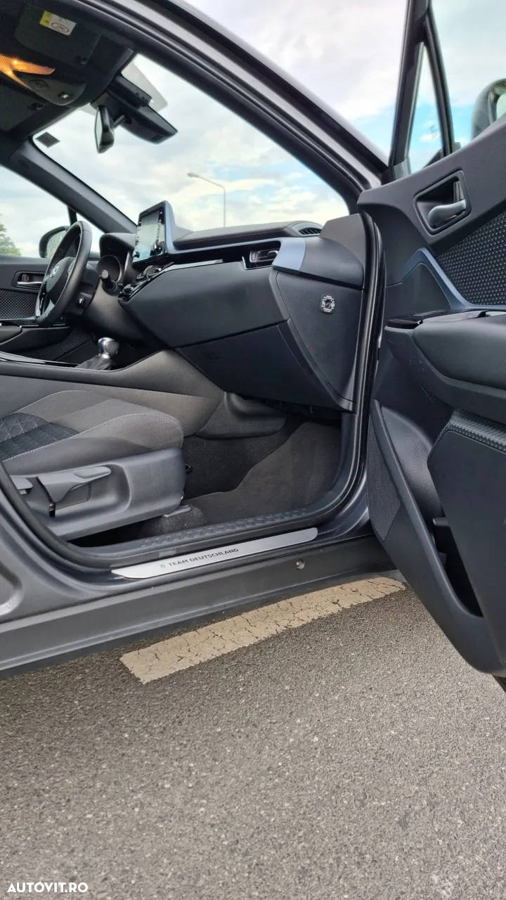 Toyota C-HR 2.0 Hybrid Team Deutschland - 17