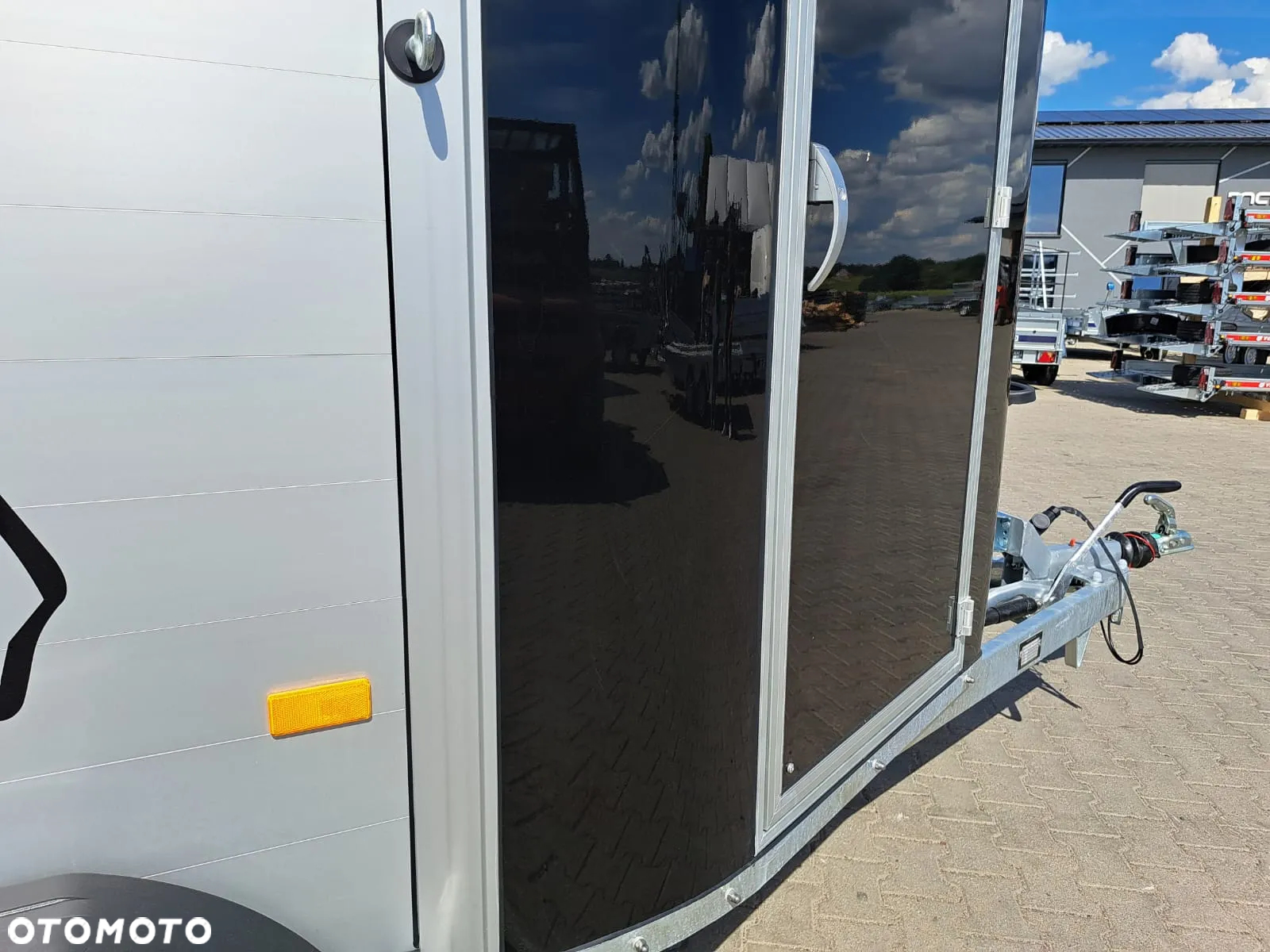 Debon Przyczepa ALUMINIOWA GOLD ORIGIN ALU do przewozu koni 317x167x235 końska DMC 2000 kg na 2 konie - 6