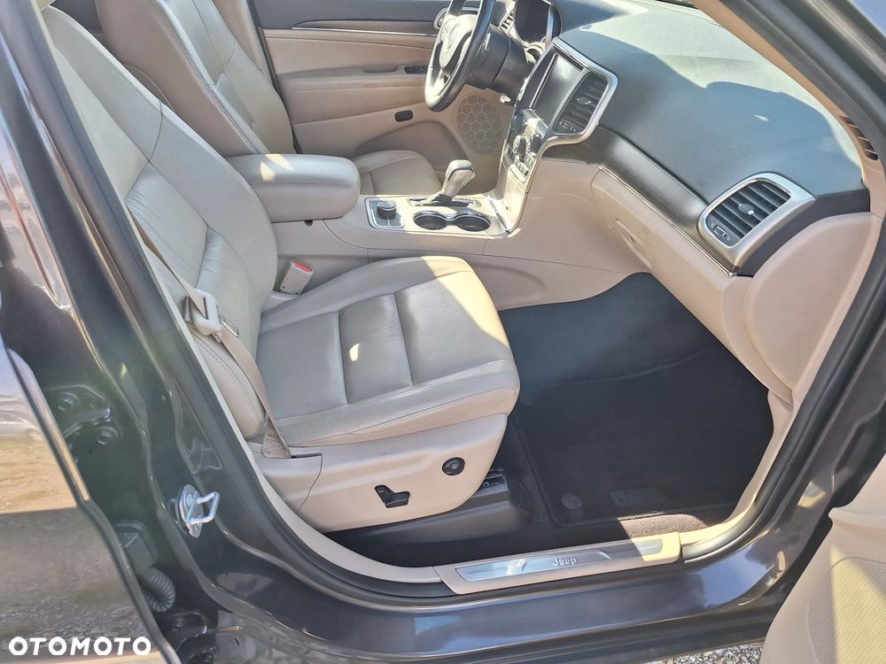 Jeep Grand Cherokee - 12