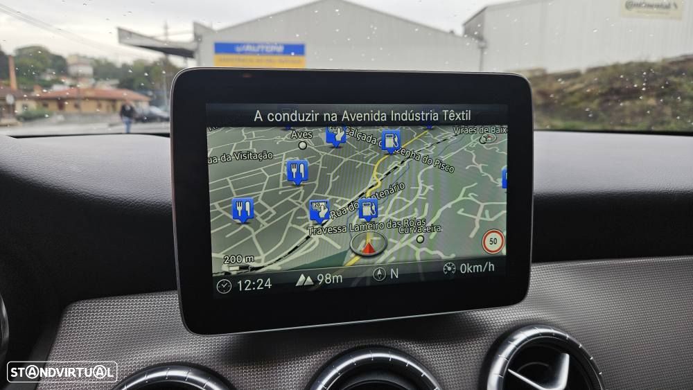 Mercedes-Benz CLA 200 d 7G-DCT Urban - 4