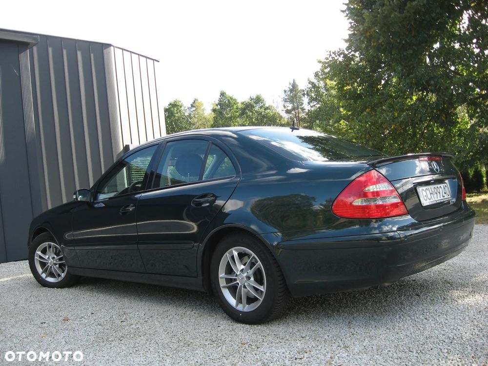 Mercedes-Benz E-Class 2006 photo 2