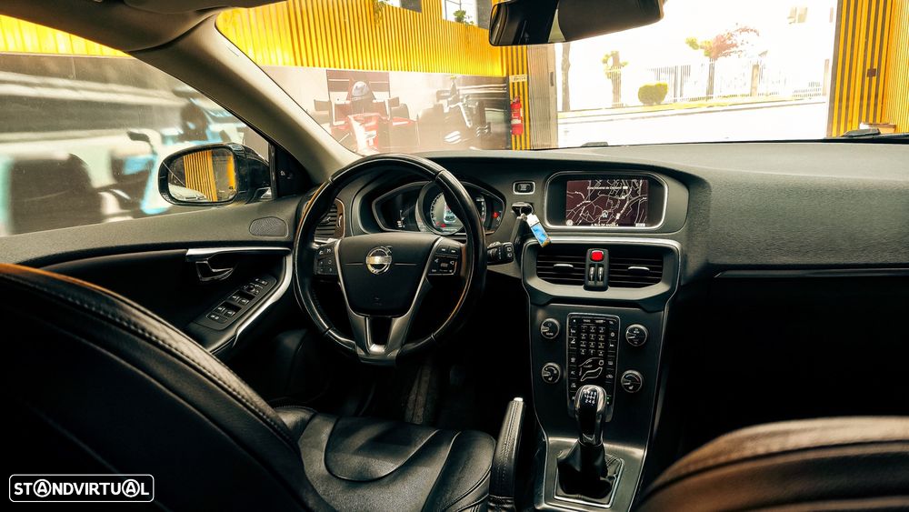 Volvo V40 D2 Summum - 23