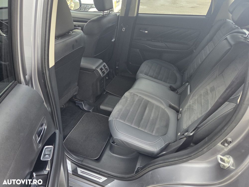 Mitsubishi Outlander - 22