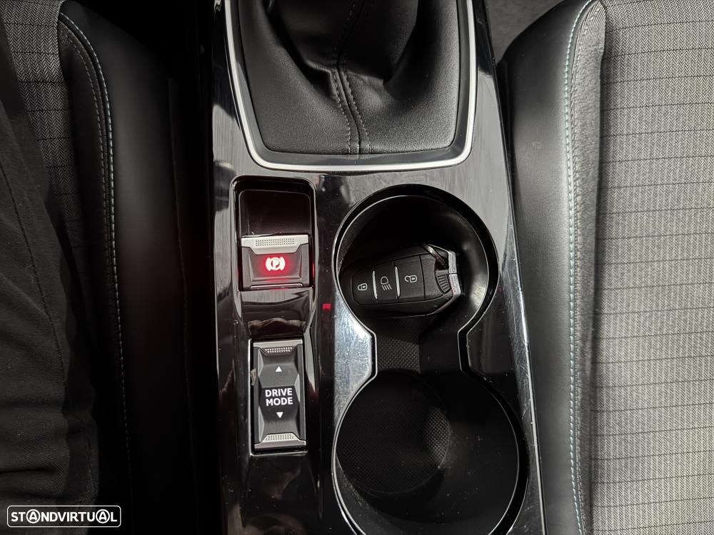 Peugeot 2008 PureTech 100 Allure - 31