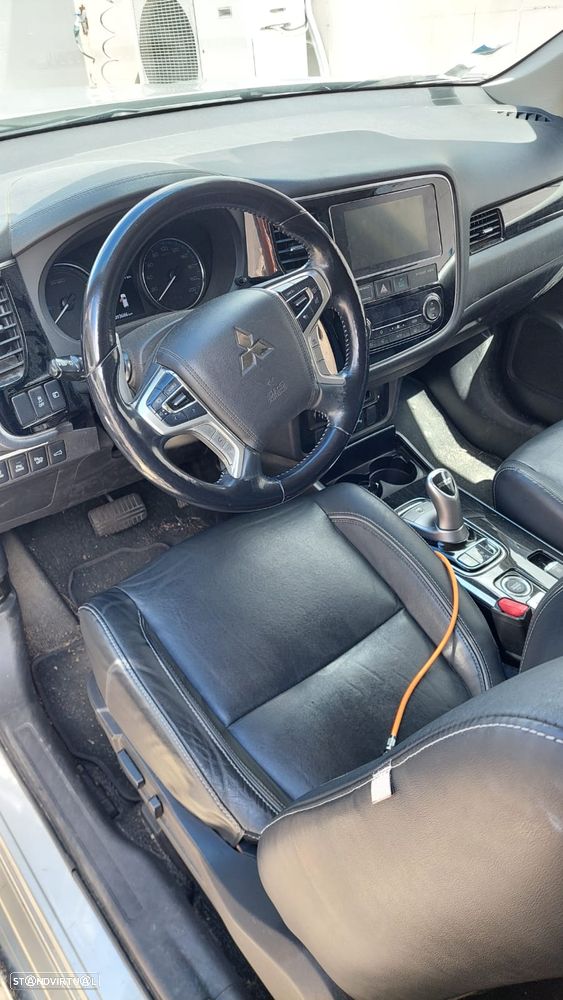 Mitsubishi Outlander 2.0 Instyle - 9