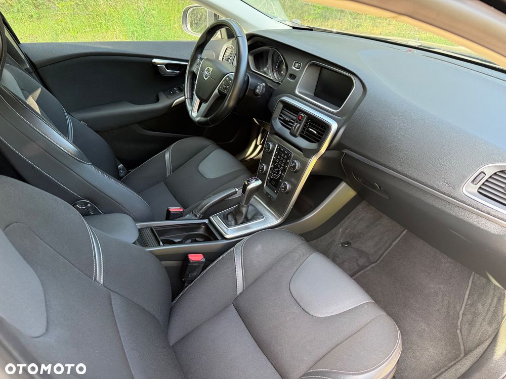 Volvo V40 D2 Momentum - 11