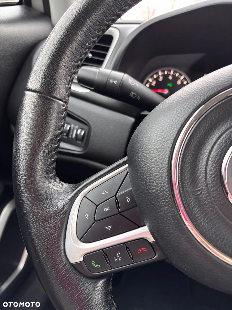 Jeep Renegade 1.4 MultiAir DSG Longitude - 32